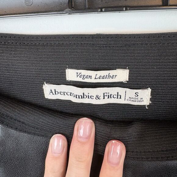 Abercrombie and Fitch Black Vegan‎ Leather Wide Leg Flare Pants Size Small - Picture 3 of 8